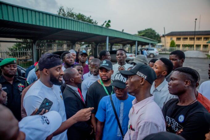Oyo Speaker addresses protesting students union leaders, reiterates govt commitment to their welfare