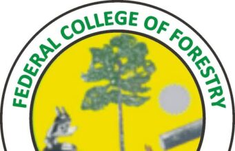 Videos: Students react as EFCC operatives invade Federal College of Forestry, Ibadan on Tuesday