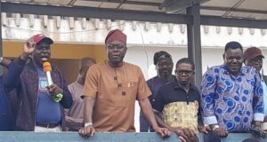 Makinde, labour leaders addressing workers at the Oyo State Governor’s Office, Agodi Secretariat, Ibadan on Monday