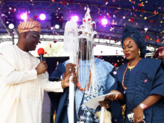 Makinde presents staff of office to new Aseyin