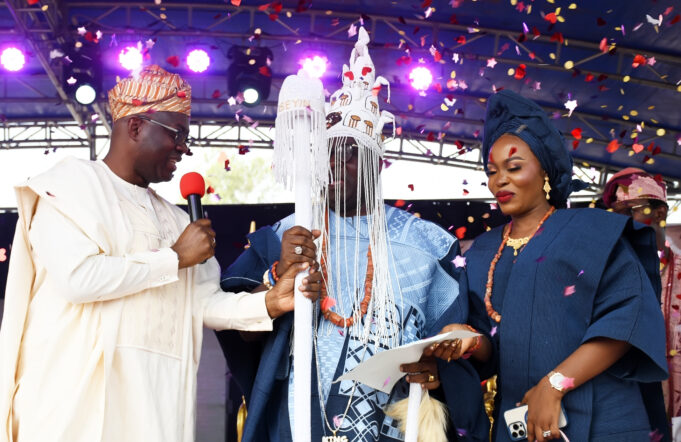 Makinde presents staff of office to new Aseyin