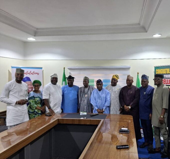 Oyo State NASS caucus meets with APC National Chairman in unity efforts