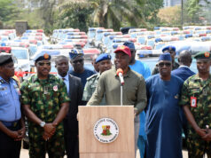 Five months after approval, Makinde presents 100 additional operational vehicles to security operatives