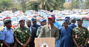 Five months after approval, Makinde presents 100 additional operational vehicles to security operatives