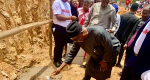 Makinde performs turning of Sod for construction of NUJ Ultra-modern mall
