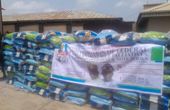 Oyo HoR member, Lafi, distributes over 2000 Tinubu’s rice, empowers 300 constituents with N100k cash