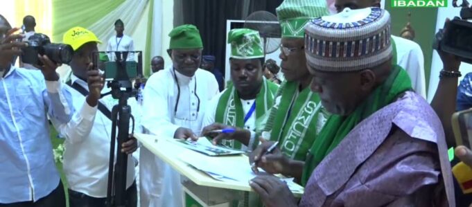 Southwest farmers, herders sign peace pact to boost food security, tackle clashes