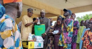 Oyo farmers get govt inputs
