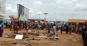 Shocks as govt pulls down shops in Ojoo