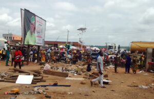 Shocks as govt pulls down shops in Ojoo
