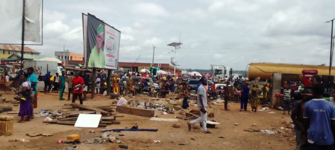 Shocks as govt pulls down shops in Ojoo