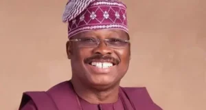 Four years after, Folarin, Sunday Dare, Adeyemo, Olaniyan, Zach, other dignitaries storm Ajimobi’s residence