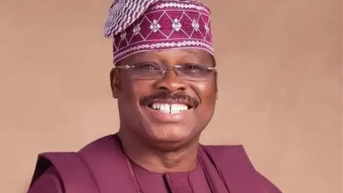 Four years after, Folarin, Sunday Dare, Adeyemo, Olaniyan, Zach, other dignitaries storm Ajimobi’s residence