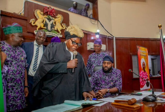 Oyo Speaker, Ogundoyin celebrates retired clerk, Awe as Muraina Akinola takes over