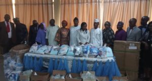 Canada-based Ibadan indigenes donate medical equipment to Oyo govt