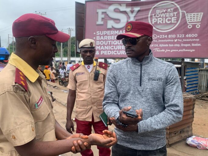 Oyo govt warns traffic offenders, arrest 52 defaulters, sensitizes park managers