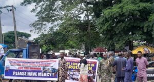 ICR: Affected residents storm Oyo Secretariat in protest