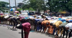 Photos and videos: Circular Road Corridor protesters observed Jumat prayers at Oyo State Government Secretariat Gate