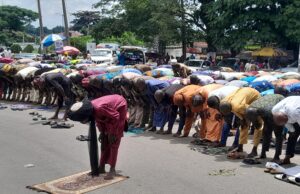 Photos and videos: Circular Road Corridor protesters observed Jumat prayers at Oyo State Government Secretariat Gate