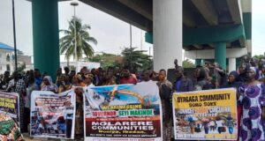 Again, ICR affected corridor residents protest at the Secretariat