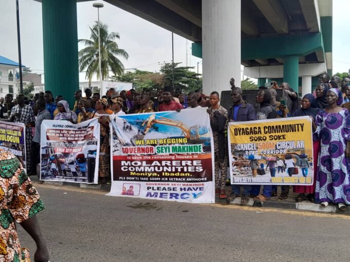 Again, ICR affected corridor residents protest at the Secretariat
