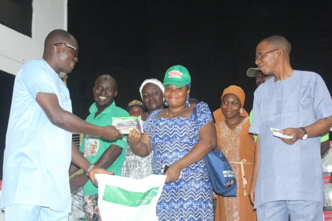 Oyo Rep member, Olafisoye trains, empowers over 200 farmers in Akinyele, Lagelu