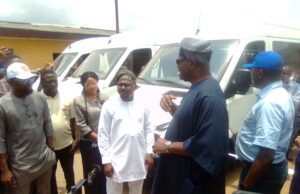 FG presents 20 CNG buses to Oyo govt