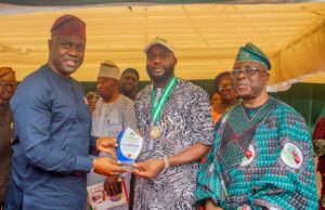 Oyo Speaker bags teachers’ exemplary leadership, humanitarian service award