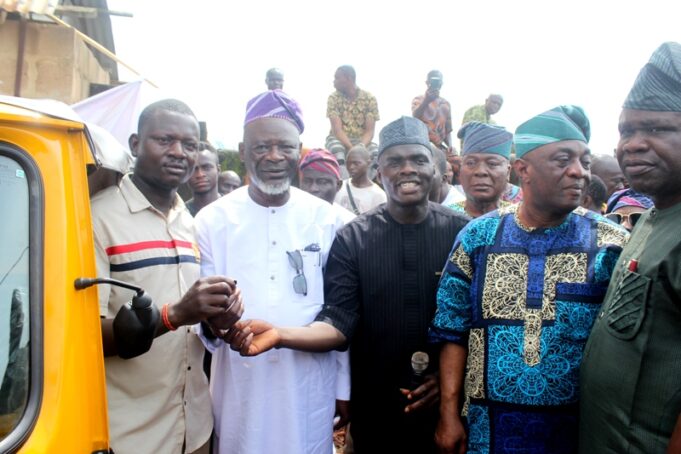 Constituents laud Oyo lawmaker, Olafisoye as over 1,000 benefit from N200m empowerment