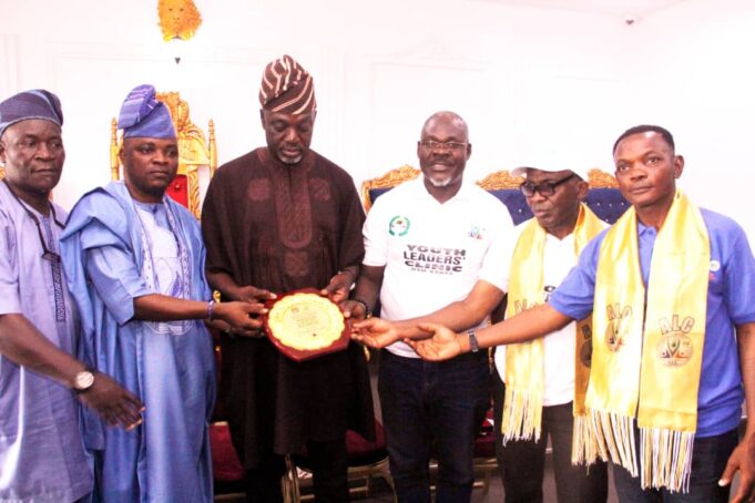 Olubadan lauds Abuja varsity for empowering Oyo students