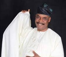 Senator Alli congratulates Oyo APC chieftain, Ibikunle on CBB appointment