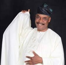 Senator Alli congratulates Oyo APC chieftain, Ibikunle on CBB appointment