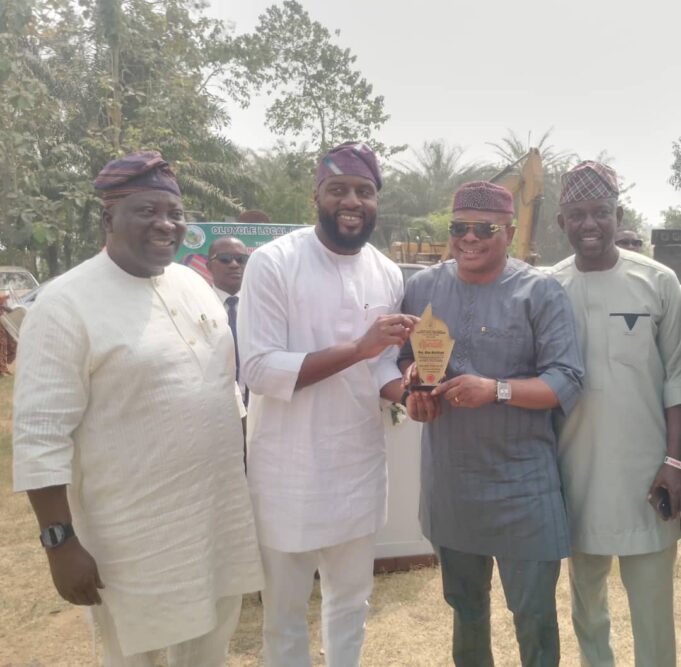 Encomium Pours as Oluyole Local Government Honors Ex Algon Chairman, Aleshinloye