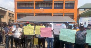 IBEDC: Aggrieved workers seek govt intervention, continue protest in Ibadan