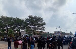 Medical students protest disconnection by IBEDC, shut down UCH gate