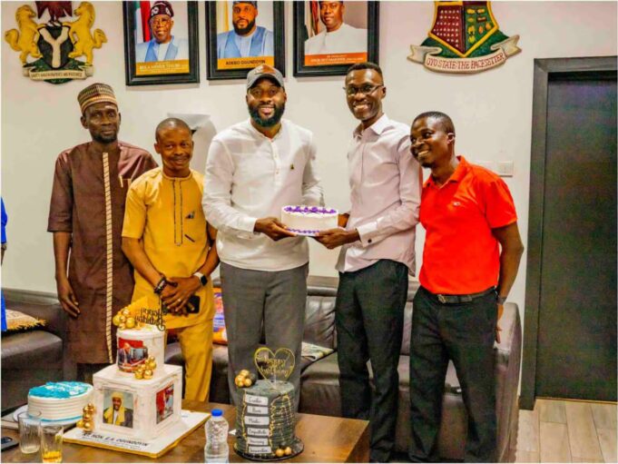Oyo Assembly Correspondents Join Well-Wishers To Celebrate Speaker’s Birthday
