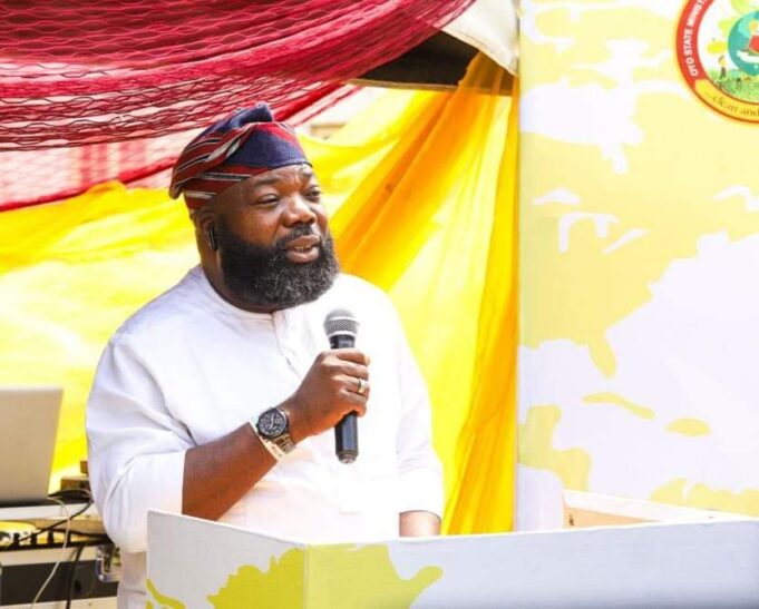 Oyo threatens to sanction erring waste contractors