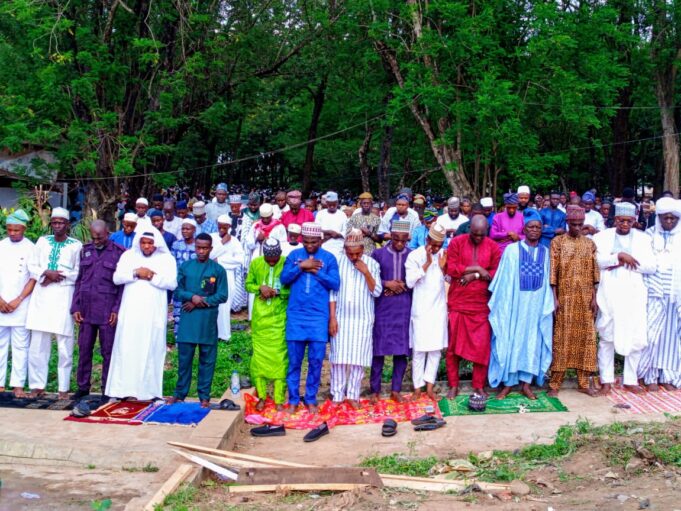 Oyo deputy governor leads Arapaja, State delegates, others to Eid Prayer Ground