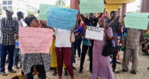 Sacked Alegongo traders storm Makinde office in protest, plea