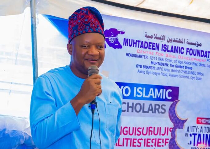 Senator Alli felicitates APC chieftain, Akeem Agbaje on birthday