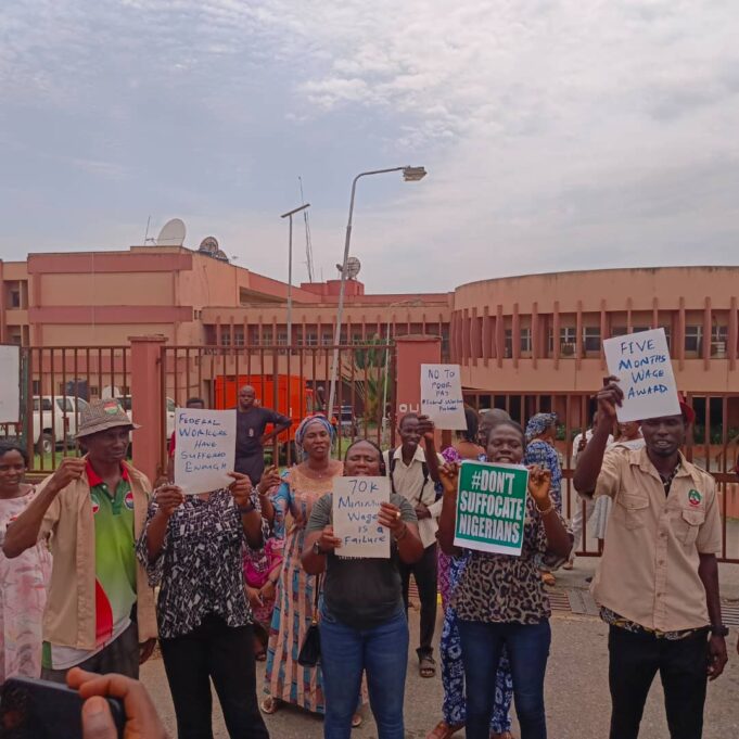 Federal workers begin protest, shut Federal Secretariat in Ibadan