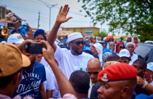 House of Reps hopeful, Akinola Kazeem attends APC Ona-Ara LG meeting, receives PDP defectors