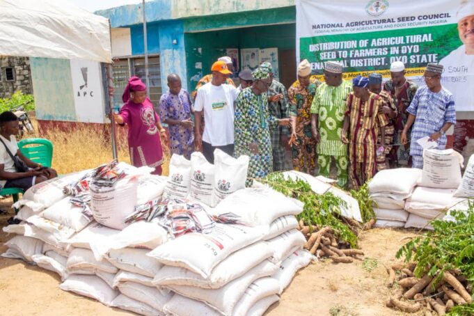 Senator Alli distributes seedlings to farmers in Oyo South to boost food security