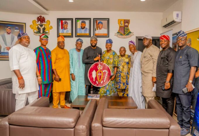 Alaafin’s Delegation pays solidarity visit to Oyo Speaker, backs amendments to Council of Obas’ law