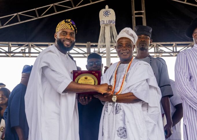 Oyo Speaker, Ogundoyin Honored as ‘Outstanding Friend of Ibadan’ at 2025 Ibadan Week Grand Finale