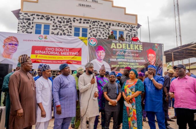 Oyo Speaker, leads PDP lawmakers to Senatorial meeting in Igboora, calls for unity