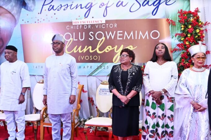 Oyo govt to digitalise Olunloyo’s private library, holds executive session in his honor