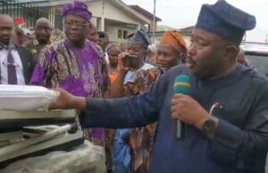 Senator Alli donates medical equipment to Ibadan PHC
