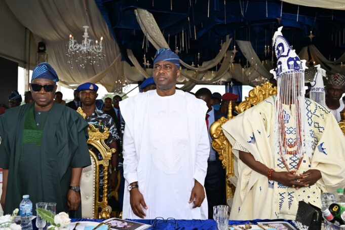 Makinde says 48km Iddo – Eruwa road for completion in 11months, coronates, unveil new Eleruwa