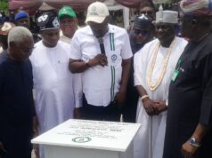 FG to incorporate informal sector in mass housing scheme, presents 100 units to UCH doctors